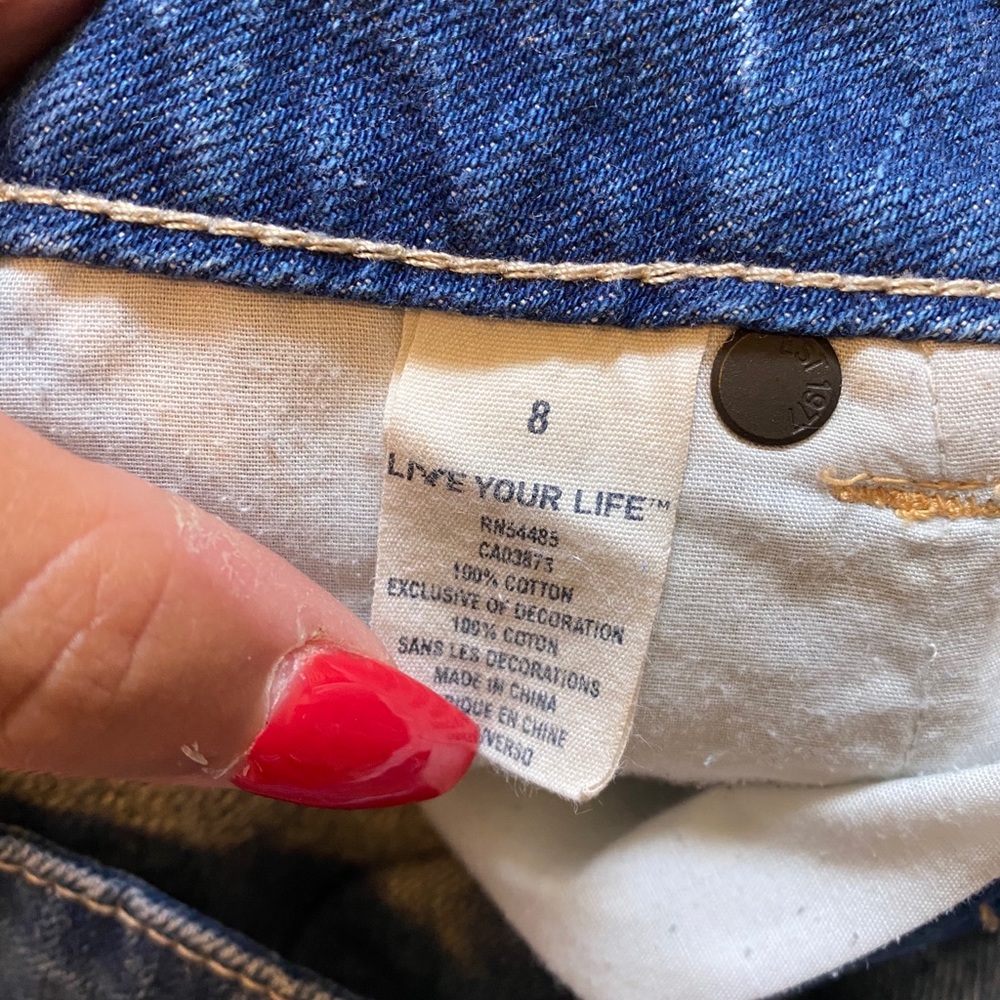 AE Cutoff Shorts - Size 8 - Medium Wash - Picture 3 of 4